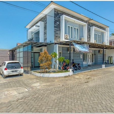 Reddoorz @ Bypass Juanda Airport Hotell Sidoarjo Exteriör bild