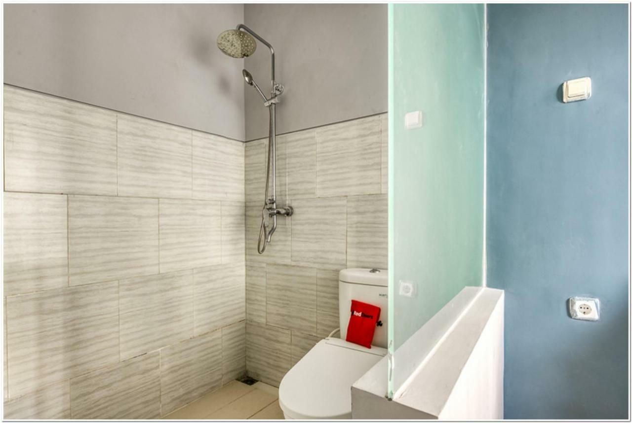 Reddoorz @ Bypass Juanda Airport Hotell Sidoarjo Exteriör bild